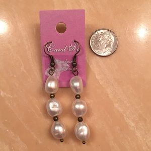 NWT pearl drop earrings. Fresh water style pearls